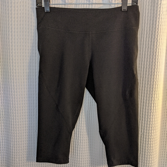 Zella Live In Black Legging Capris Size Medium - Picture 4 of 6